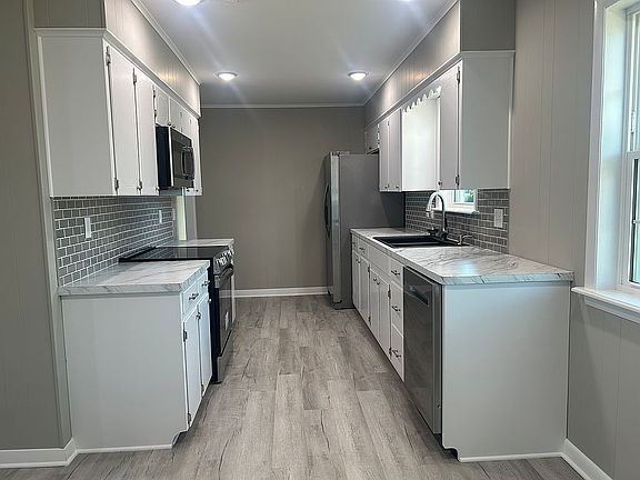 5th image of 422 Francis Ln