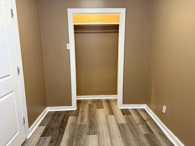 8833 S Exchange Ave #3F — Photo 6