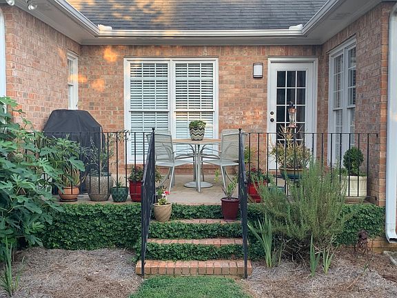 Back Patio (includes natural gas grill)