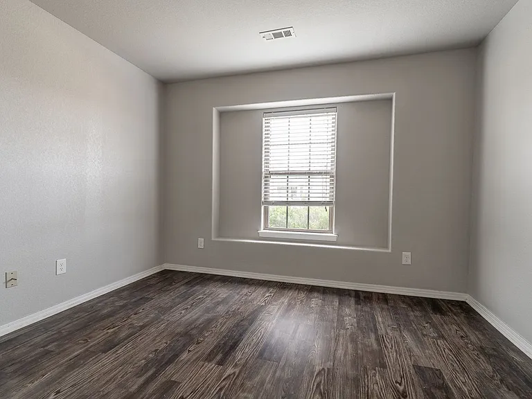 3103 Greensprings Rd — Photo 11