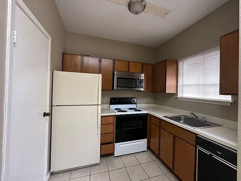 7901 Cambridge St — Photo 5