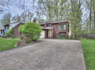 2925 Reeves Rd, Willoughby, OH 44094