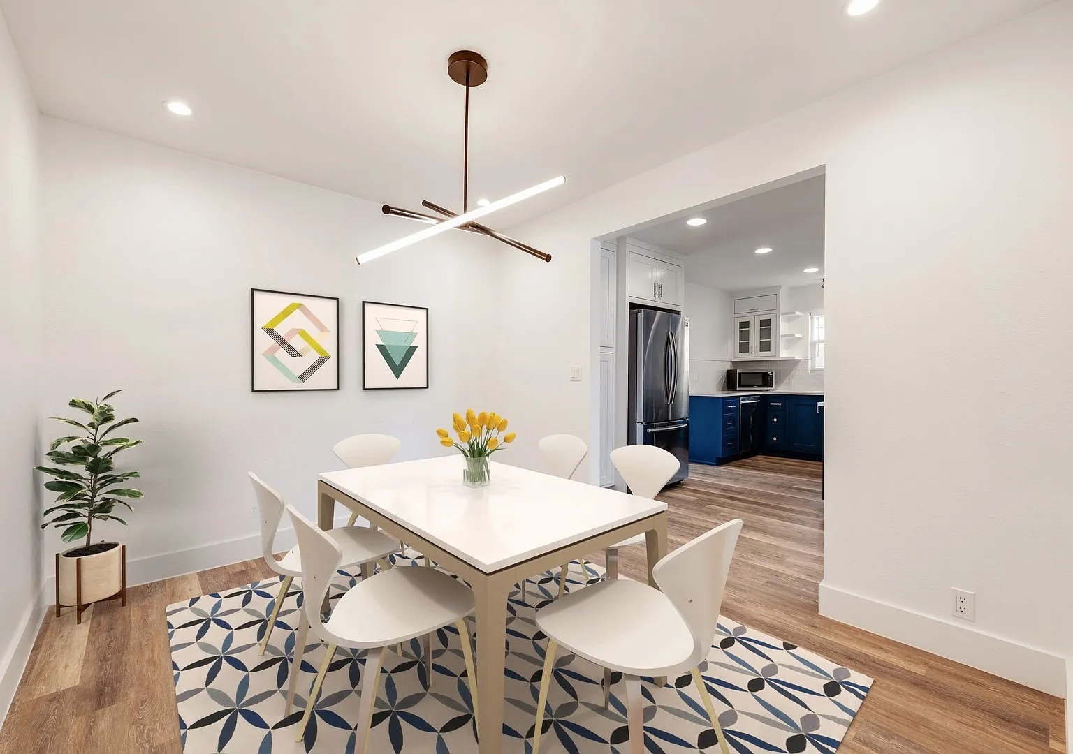 2018 Remodeled 3 bed / 2 bath - wood / tile floors, fenced yard. Hyde Park / Downtown — Photo 3