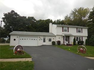 4596 Buckingham Ln, Hamburg, NY 14075