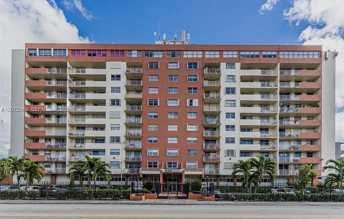 Plaza Of Westland Condo — Photo 1