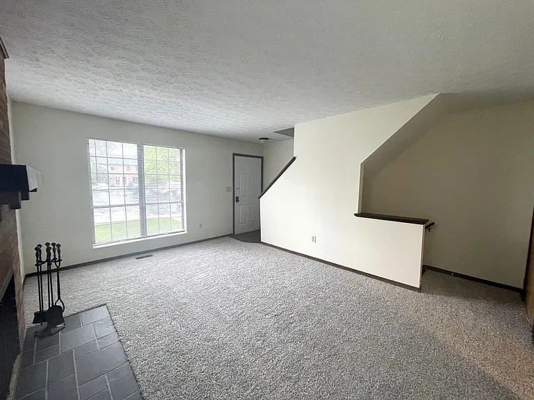 3340 Edgebrook Dr — Photo 3