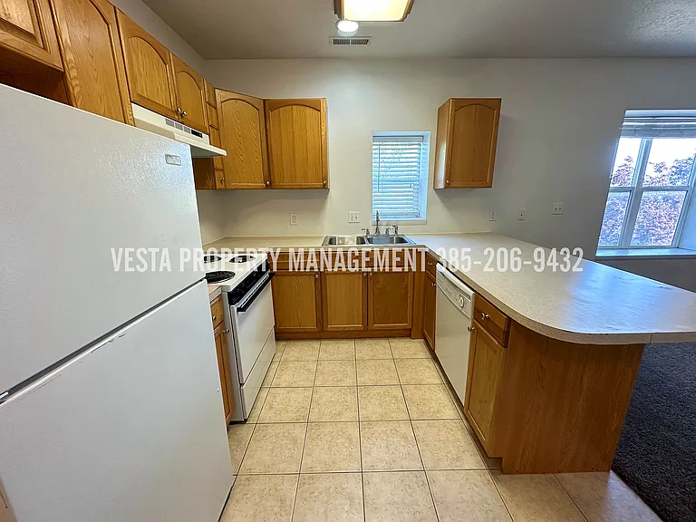 2364 Jefferson Ave #3 — Photo 8