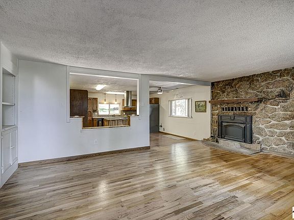 3rd image of 10689 Charles Ln