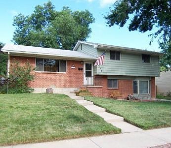 Beautifully maintained front yard.