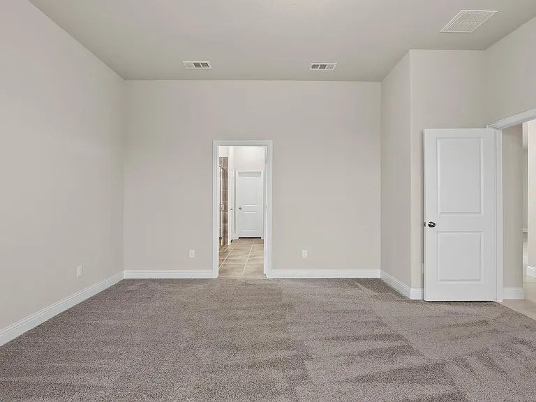 1316 Hudson Ln — Photo 6