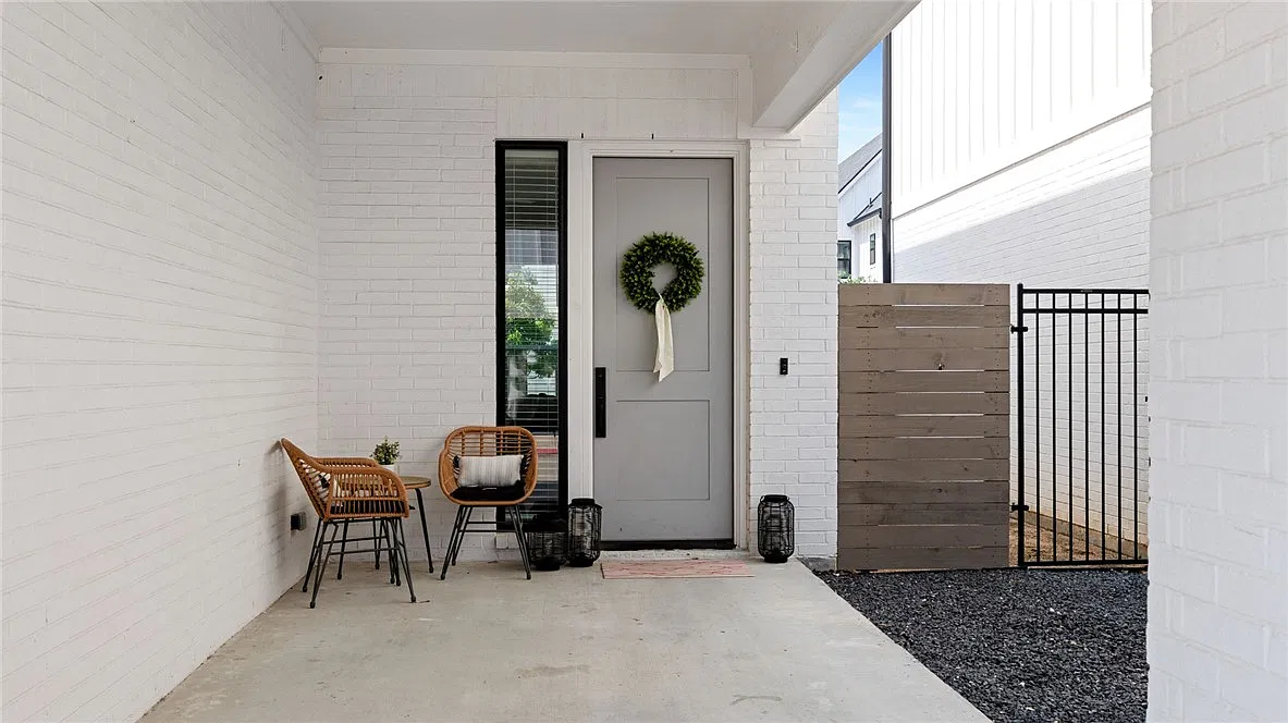 4 bed, 4.5 bath, 2101 sqft, $3,800 — Photo 2