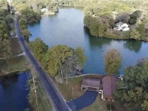 631 Community Beach Rd, Centralia, IL 62801