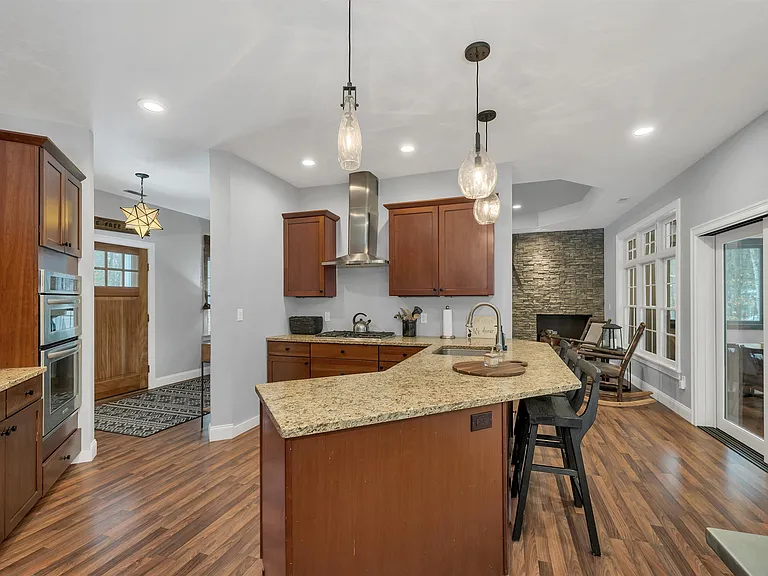 41 Regis Rd — Photo 2