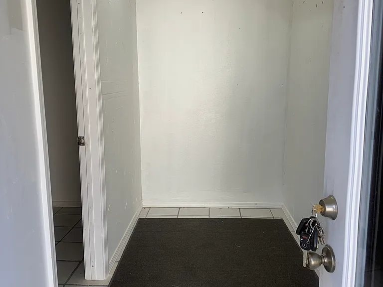 1804 N Mirror St #B — Photo 3