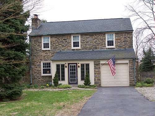 2nd image of 852 Ivy Rd