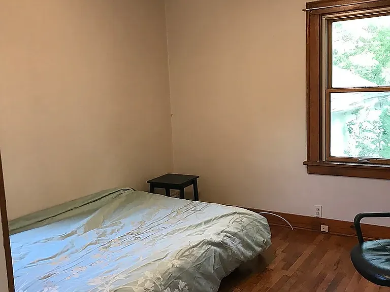 910 S Anderson St — Photo 16