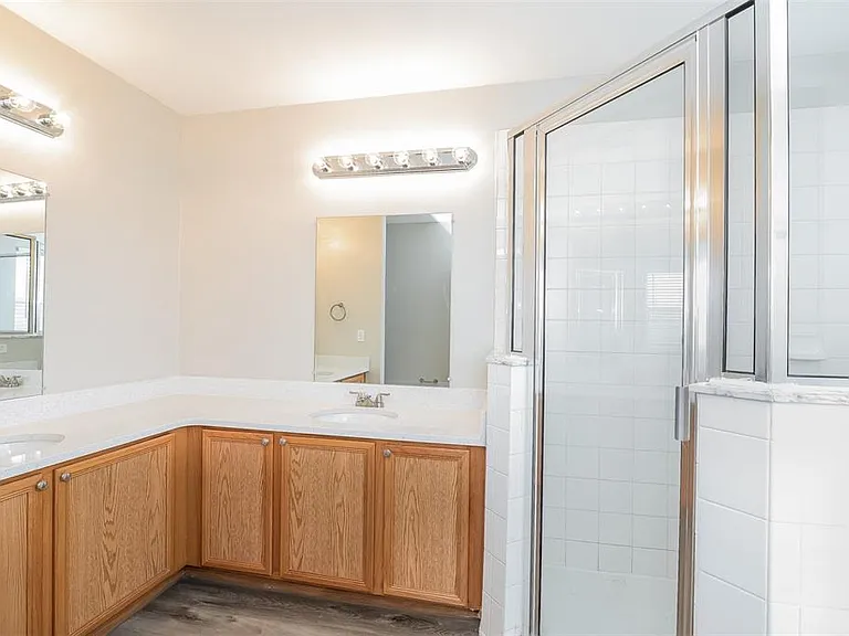 133 Carlisle Ct — Photo 8
