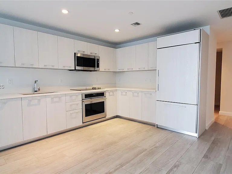 55 SW 9th St #3610 — Photo 5