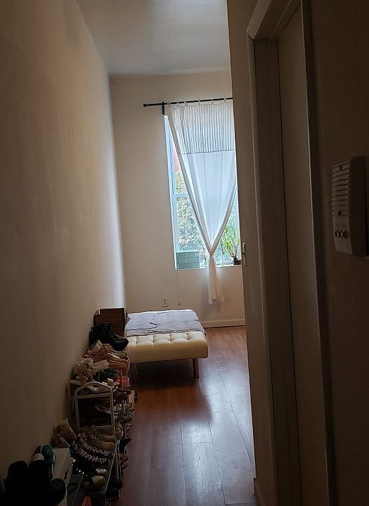2nd image of 1121 Mount Vernon St APT 2F