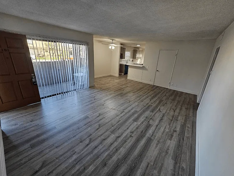 10327 Downey Ave — Photo 13