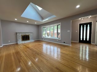 318 Willow Ct, Ridgewood, NJ 07450