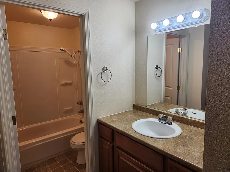 1005 W 15th St #A — Photo 3