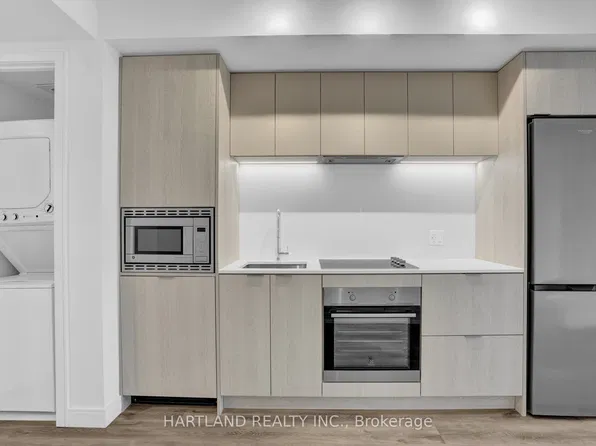 1 Jarvis St #928, Hamilton, ON L8R 3J2