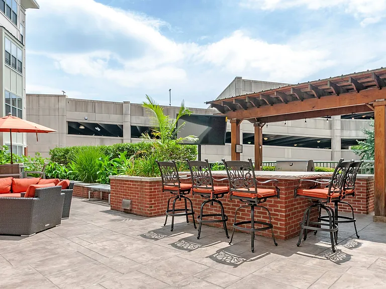 Dine al fresco on the pool's sundeck