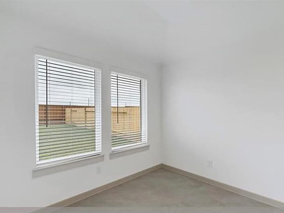 3rd image of 28918 York Beach Ln
