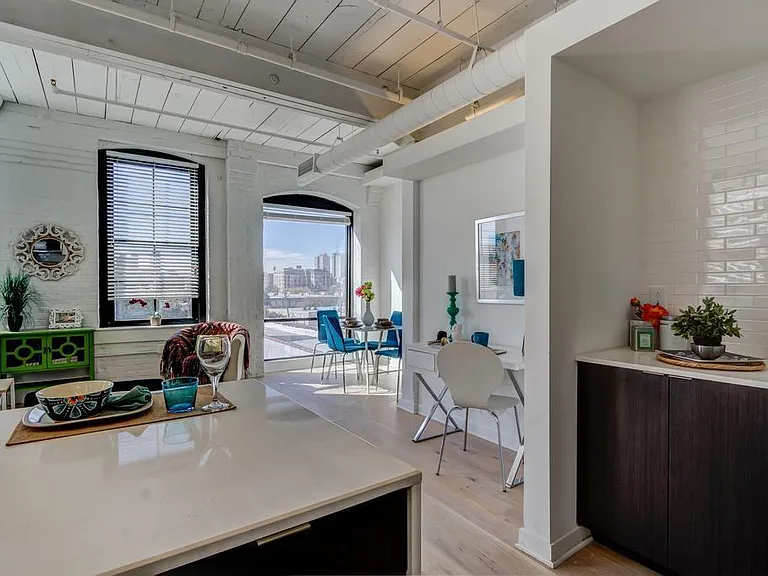 430 Fairmount — Photo 22