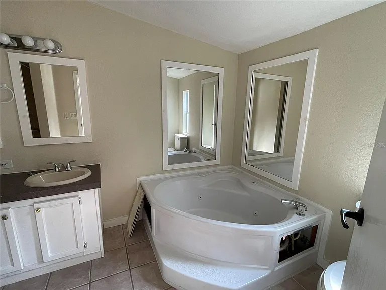 13716 NE County Road 1471 — Photo 6