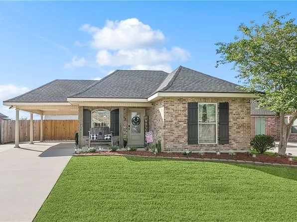 372 Landmark Dr, Raceland, LA 70394