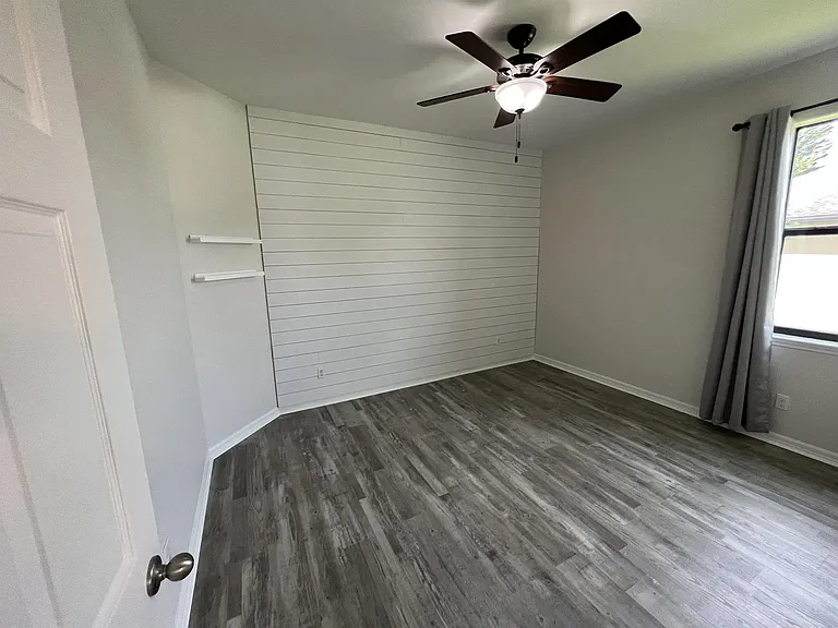 511 NE 19th Pl — Photo 12