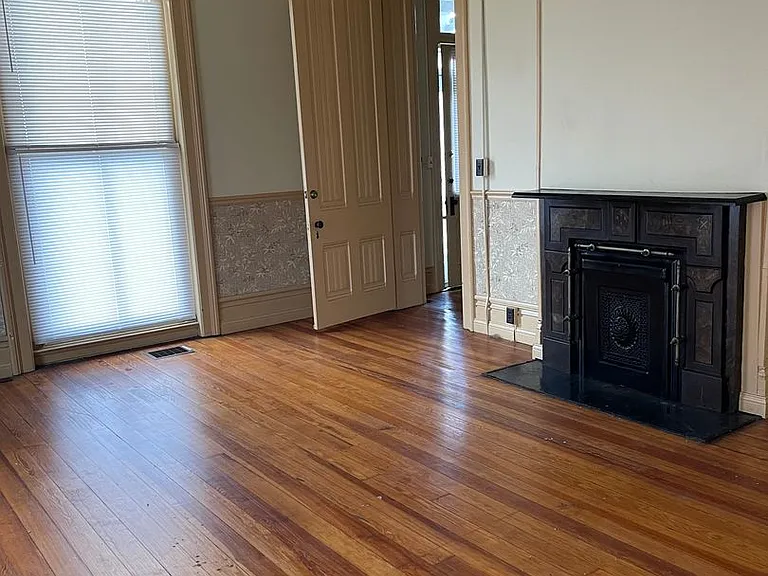 204 N Mulberry St — Photo 5