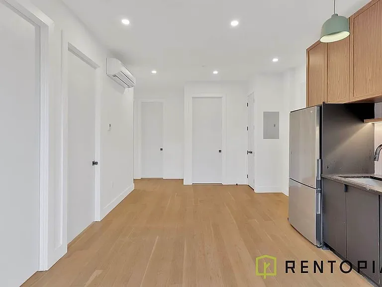 426 Tompkins Ave #4B — Photo 3