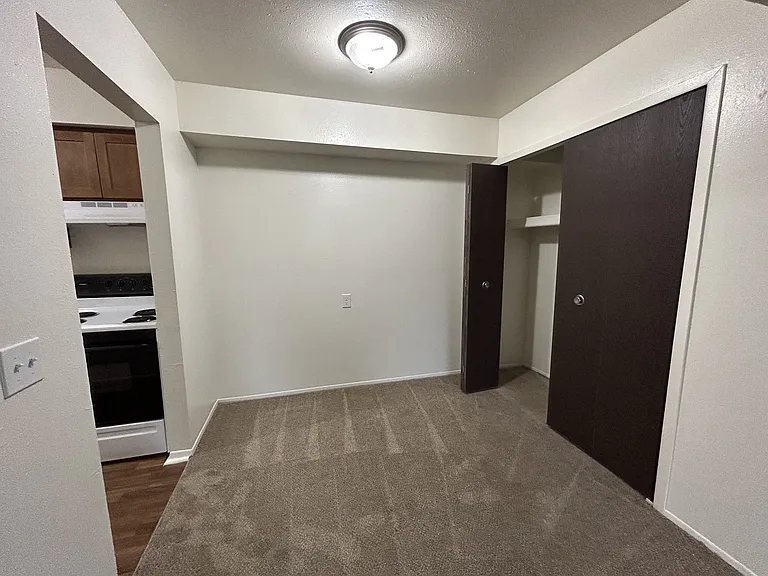 Windsor Place Apartments — Photo 76