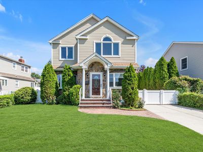 30 Churchill Drive, New Hyde Park, NY, 11040