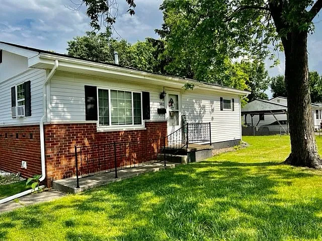 502 Brentwood St photo 1