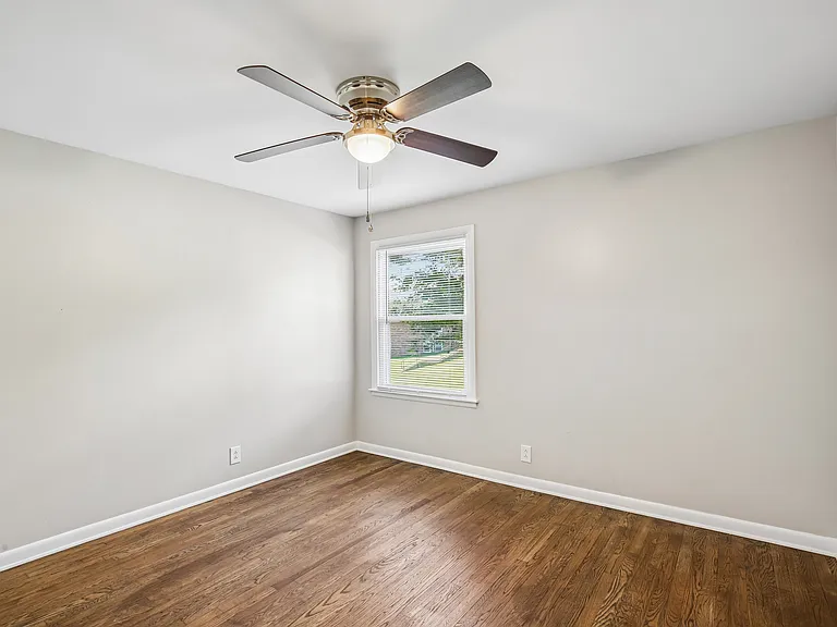 Roberts Park Apartments — Photo 33