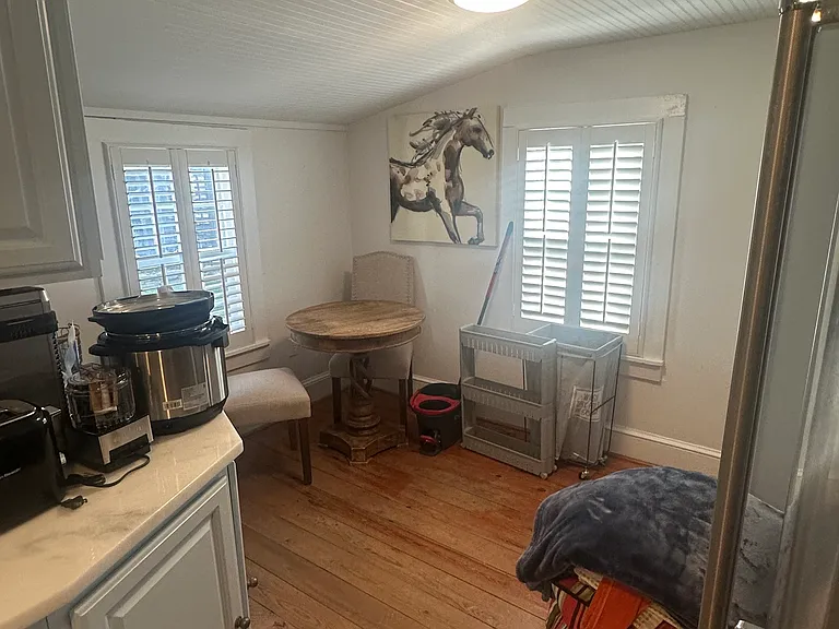 205 E Marshall St — Photo 5