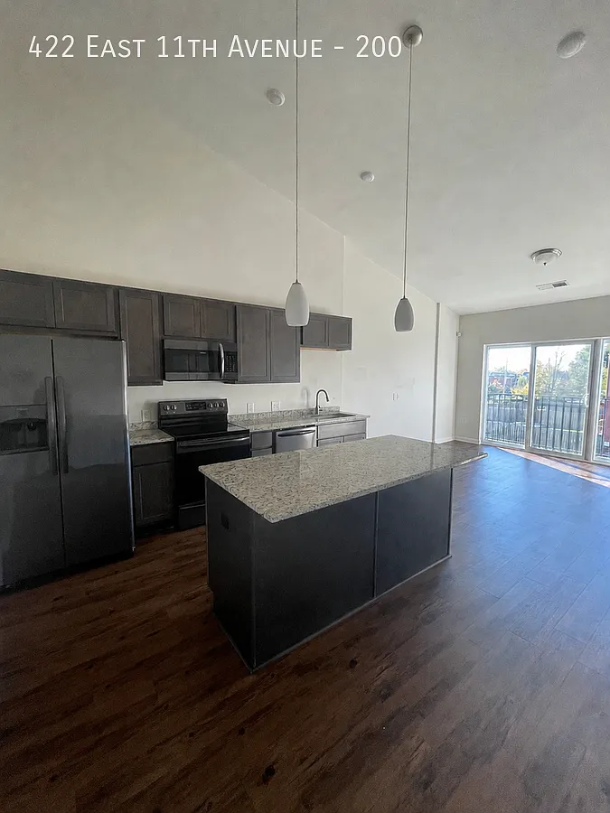 Building Photo - 422 E 11th Ave #200