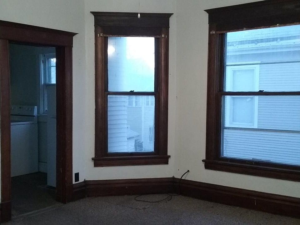 2nd image of 209 S 9th St APT 4