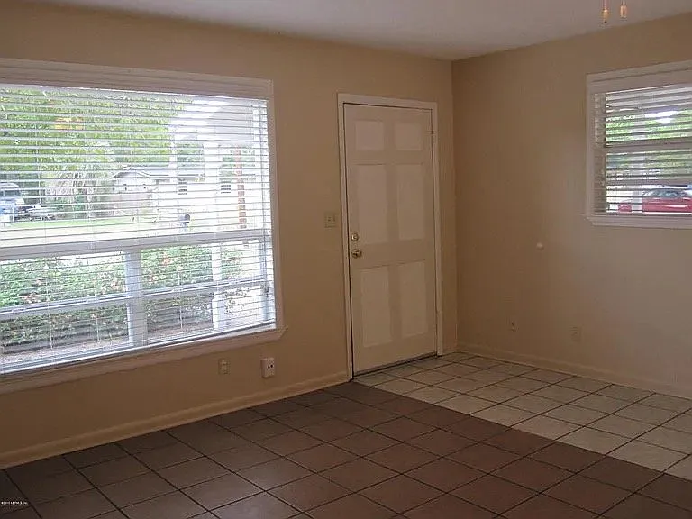 434 Hayton Ave — Photo 9