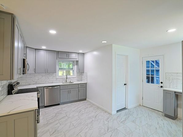 28 Cottage St W