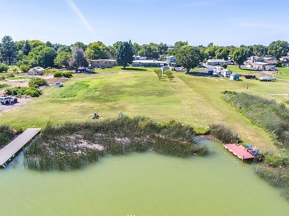3rd image of 1717 W Lakeside Dr