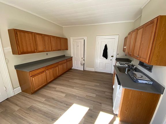 2nd image of 22-11 Cottage Pl