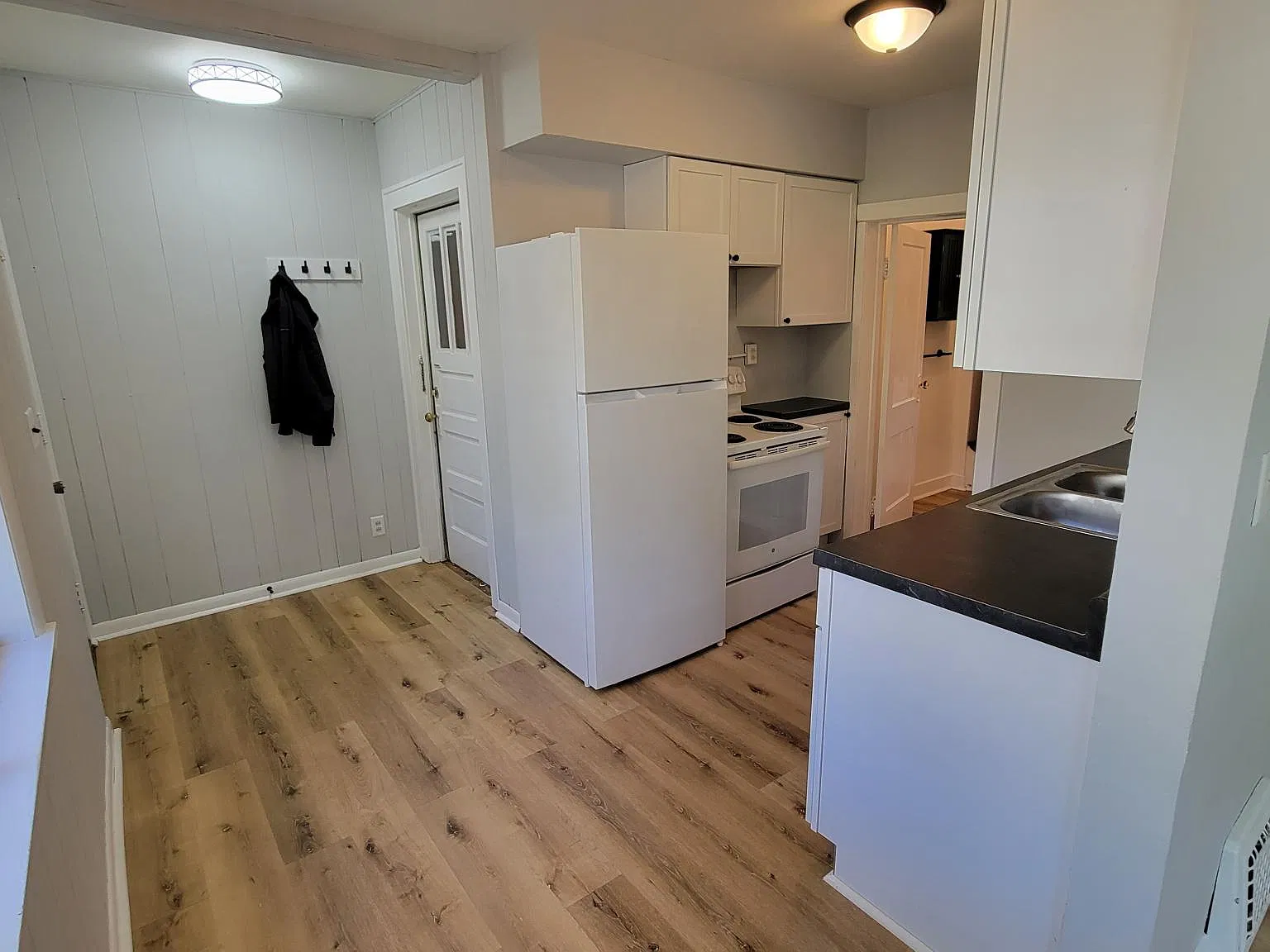 2 bed, 800 sqft, $1,700 — Photo 1