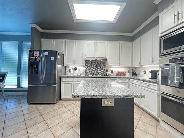 6035 Barrington Ave — Photo 15