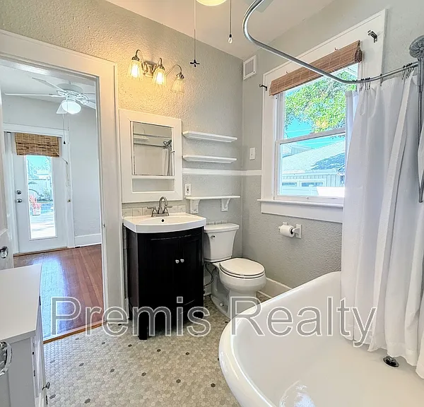 1103 Charles St — Photo 15