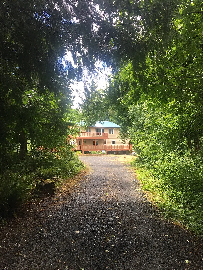 327 NW Kanaka Creek Rd photo 1